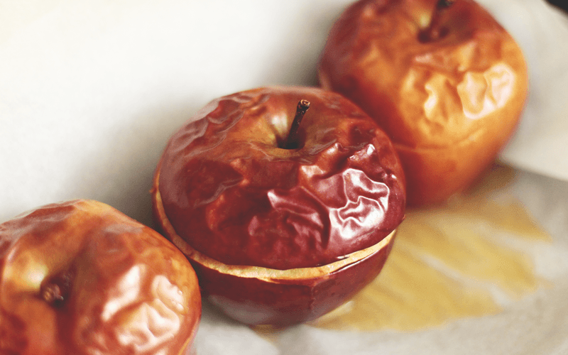 Как запечь яблоки в духовке - пошаговые рецепты приготовления с фото и видео