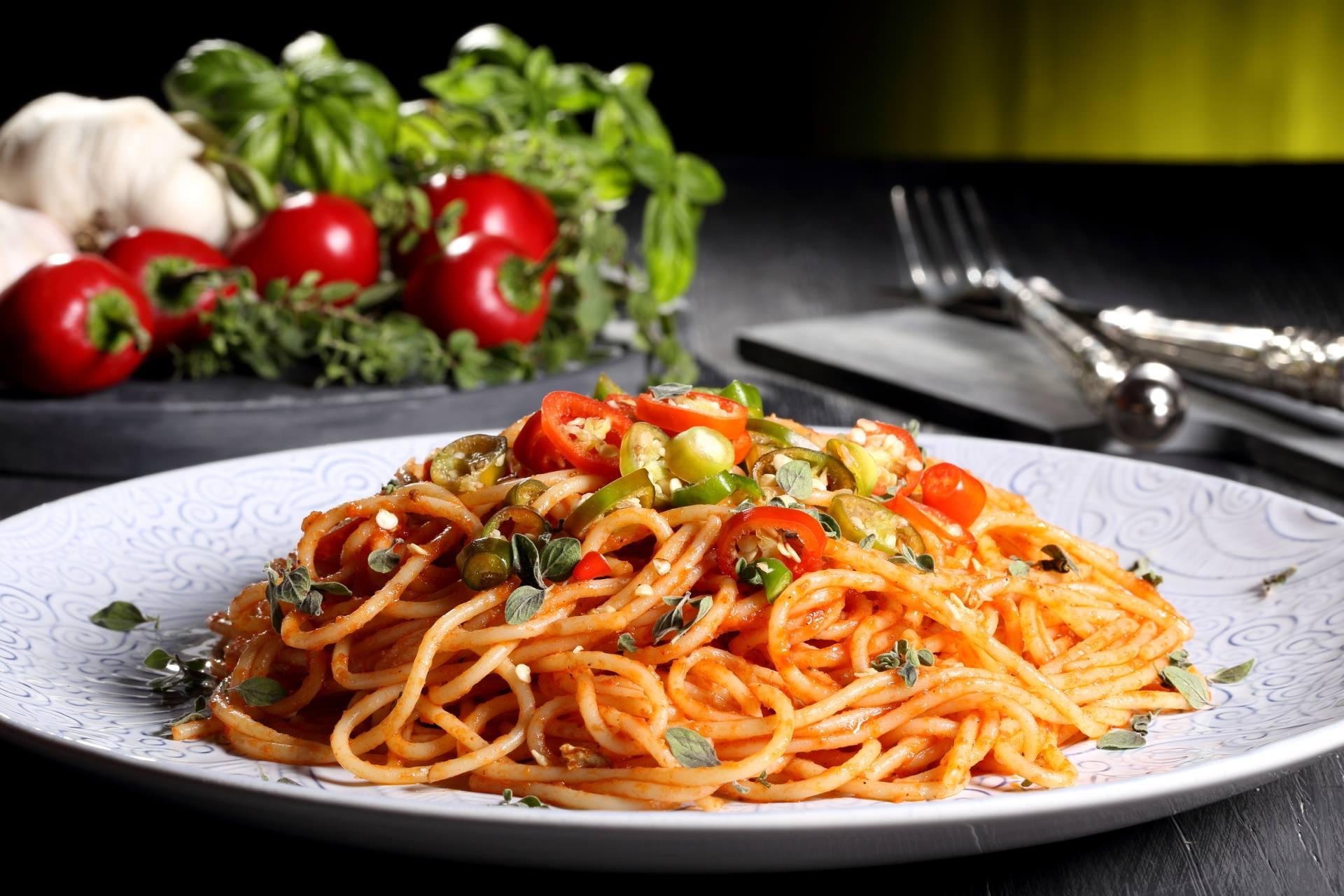 Описание традиционных продуктов и еды Италии, а также полезные и опасные свойства итальянской кухни и красочные фотографии блюд