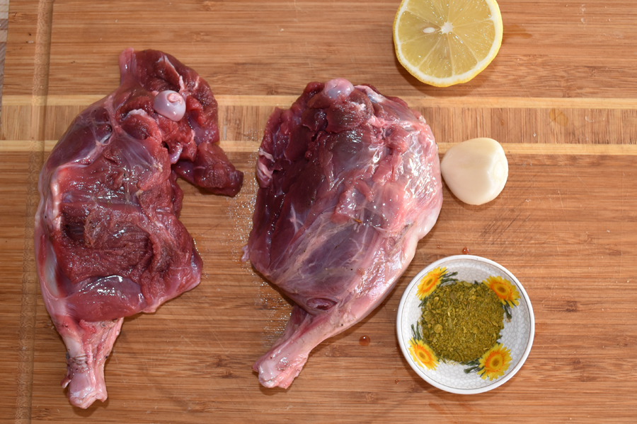 Мясо нутрии: полезные свойства и противопоказания. калорийность мяса, ценность, жирность + факты о производстве