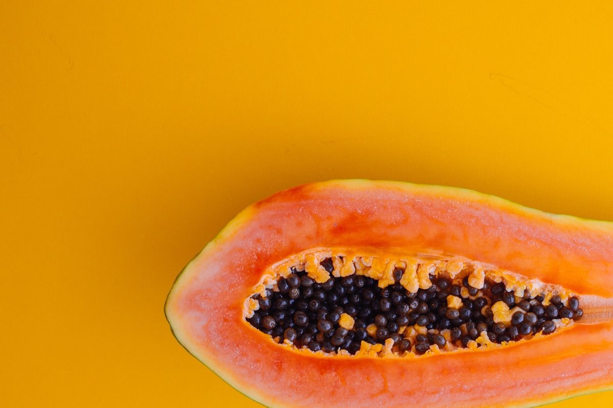 Папайя - полезные свойства и противопоказания, состав, калорийность. как едят папайю? выращивание папайи в домашних условиях