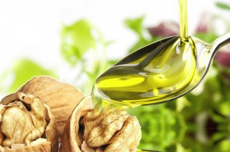 Как принимать масло грецкого ореха: польза, лечение и рецепты
