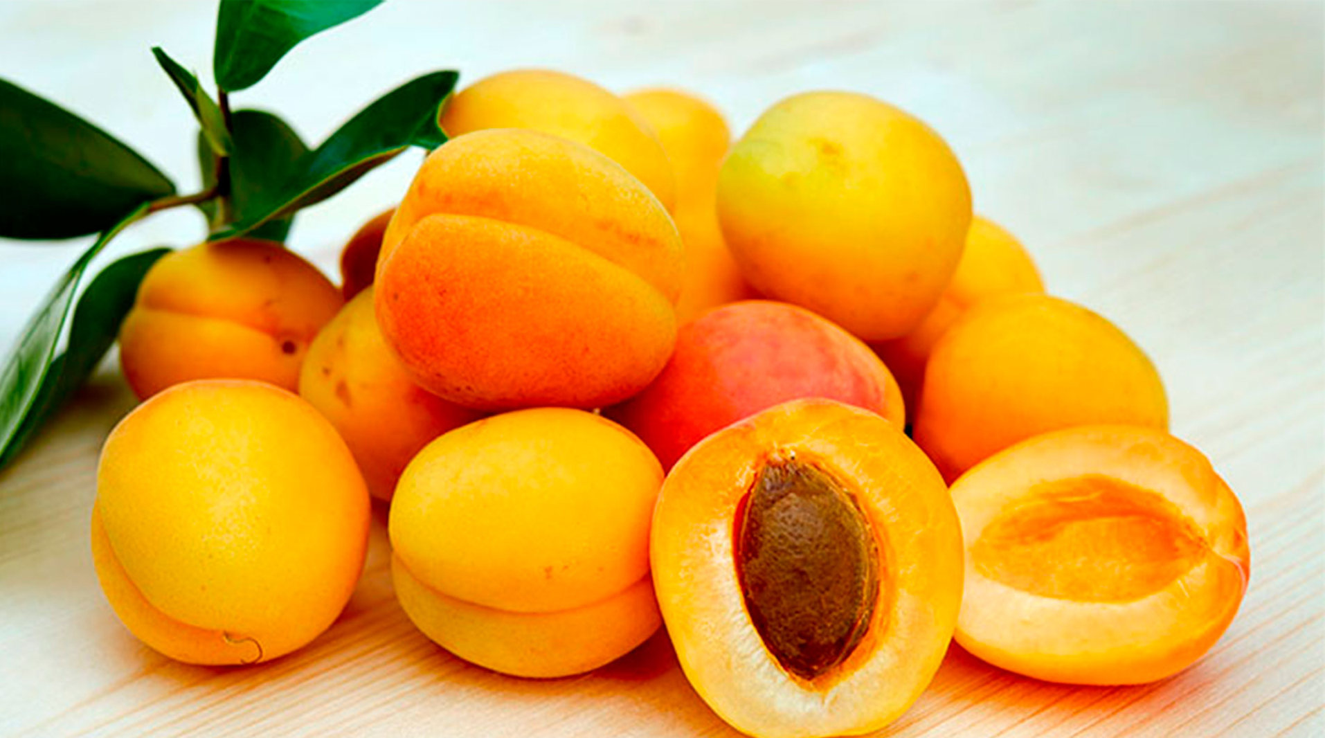Урюк — сушеный абрикос, приготовленный на ветках дерева