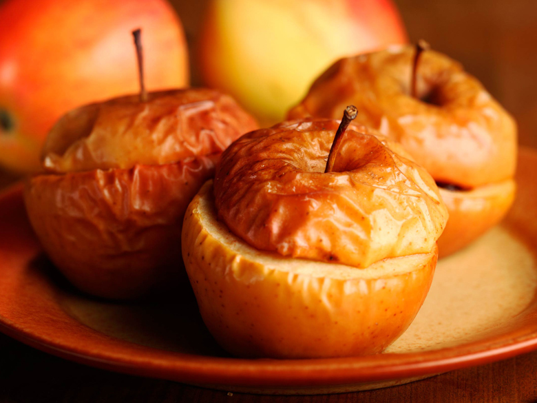 Польза и вред печеных яблок Состав, калорийность При каких заболеваниях можно употреблять С какого возраста давать детям Рецепты печеных яблок