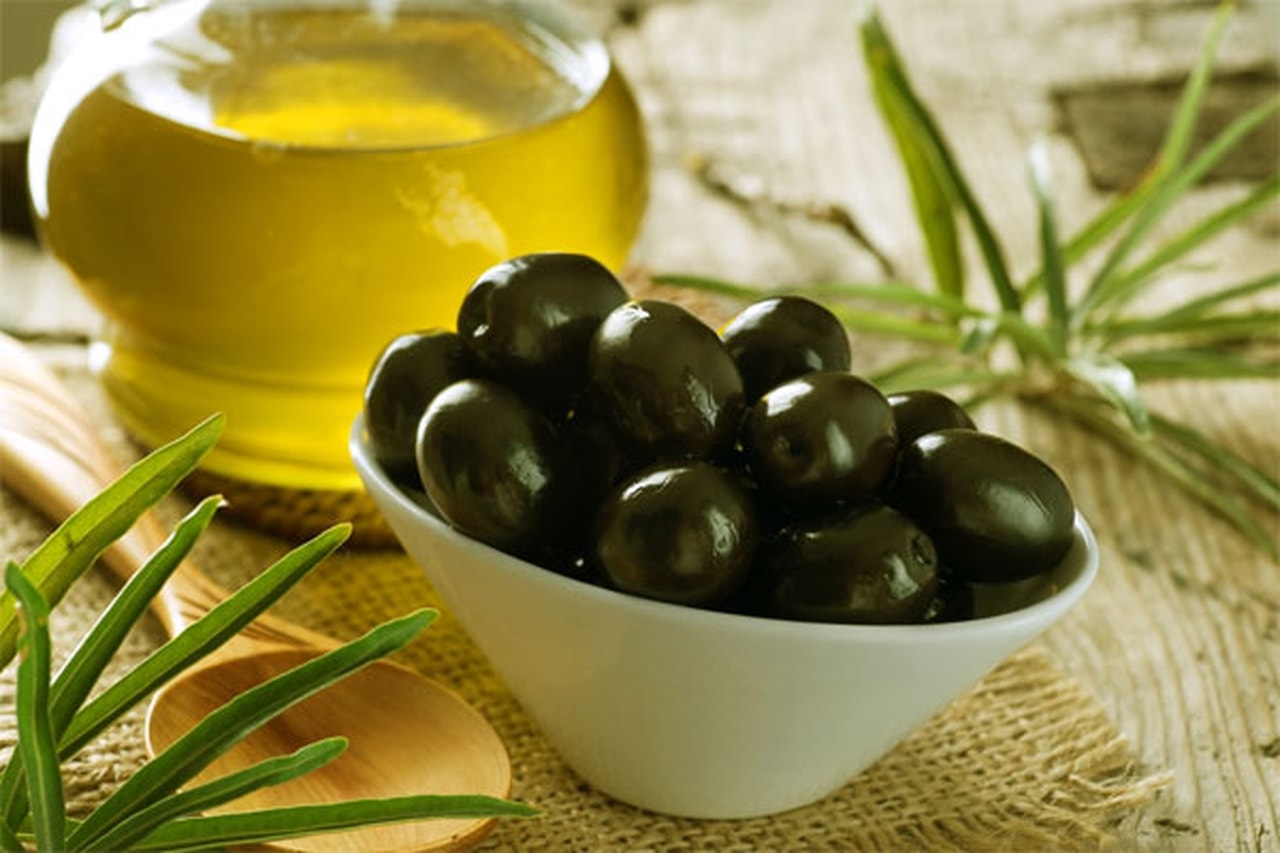 Оливки (маслины) - описание, полезные и вредные свойства, состав, калорийность, фото, рецепты приготовления