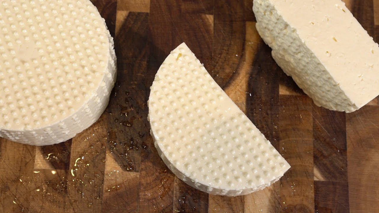 Польза брынзы, возможный вред сыра и способ его приготовления по домашнему рецепту