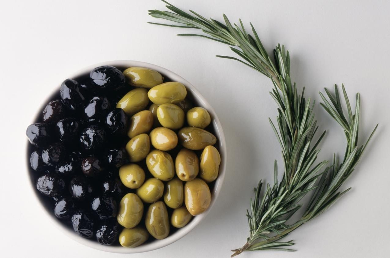 Оливки: чем полезны для организма, калорийность, свойства для женщин и мужчин, возможный вред, консервированные оливы, как растут, можно ли при беременности