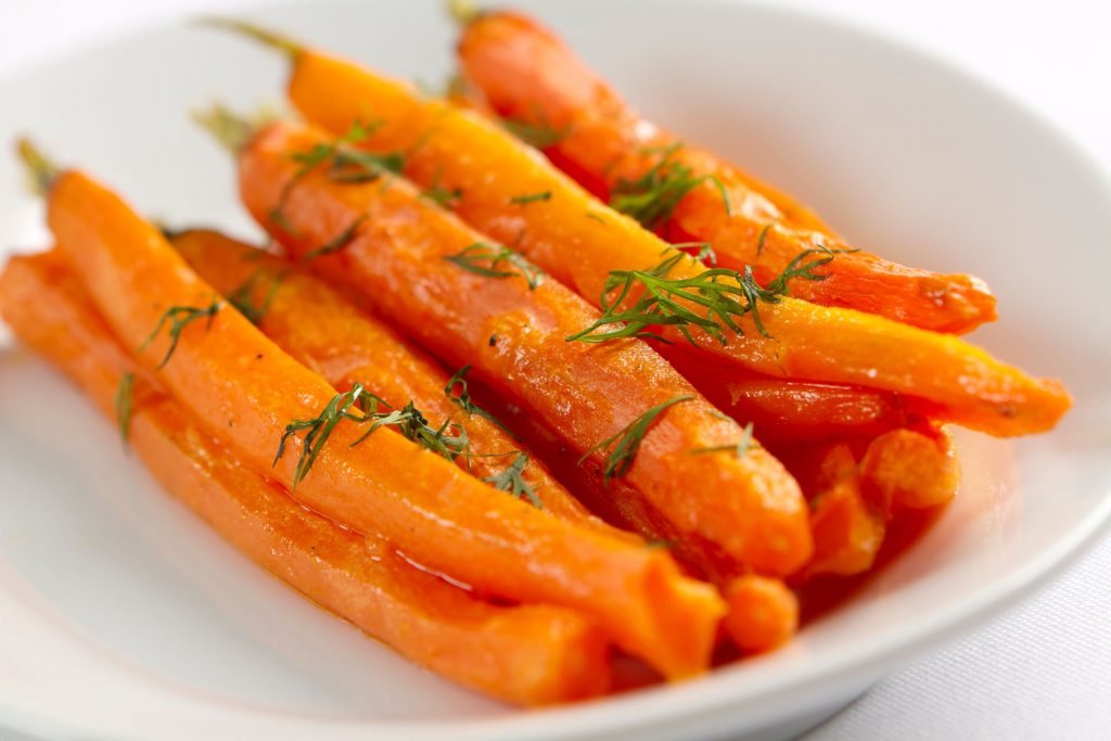 Бжу и калорийность моркови сырой и отварной, польза и вред овоща