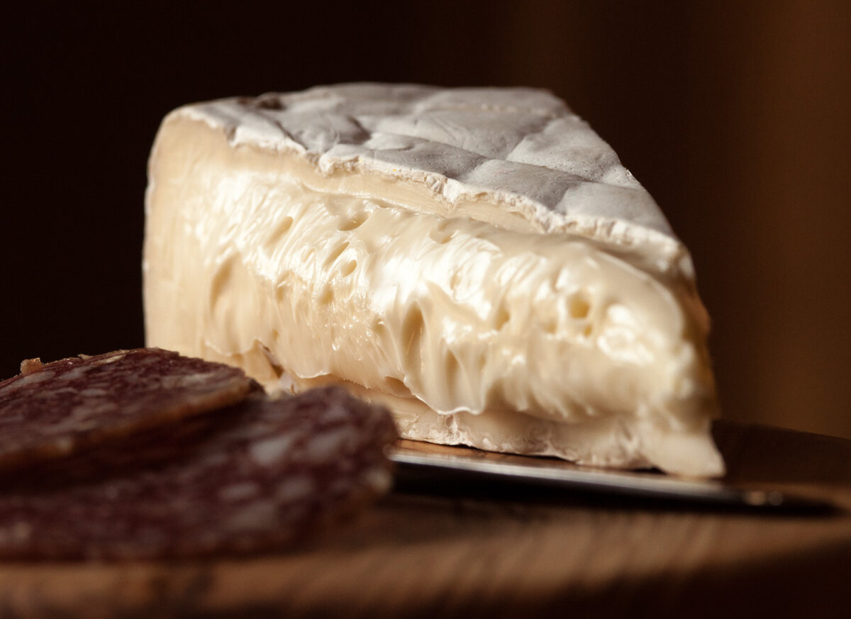 Элитный сыр с голубой и белой плесенью: немного фактов о пользе и вреде продукта