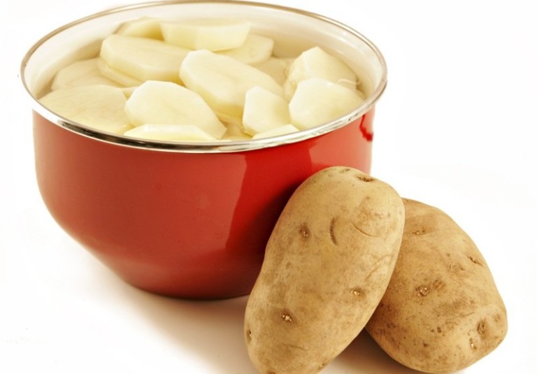 Польза и вред картофельного отвара: что это такое, чем его применение поможет организму, а также какова калорийность напитка из картошки?