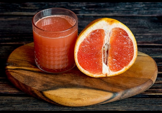 Сок грейпфрута: польза и вред, калорийность, чем полезен свежевыжатый грейпфрутовый фреш, как его употреблять?