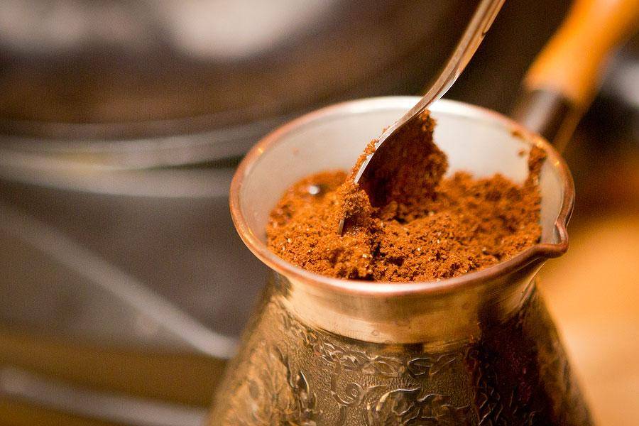 Кофе с солью: зачем добавлять и 5 лучших рецептов в турке