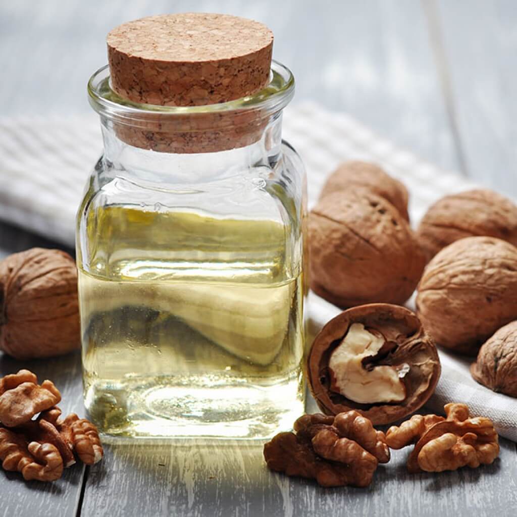 Масло грецкого ореха: польза и вред, как принимать для лица и волос