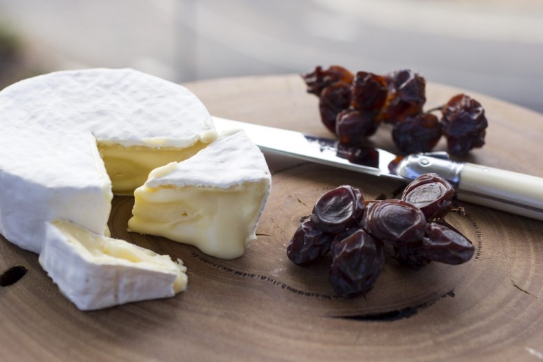 Сыр с голубой и белой плесенью: польза и вред, калорийность, чем полезен для разных групп людей