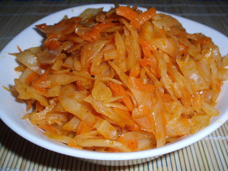 Калорийность тушеной капусты и способы ее приготовления. какая калорийность капусты тушеной с луком и морковью