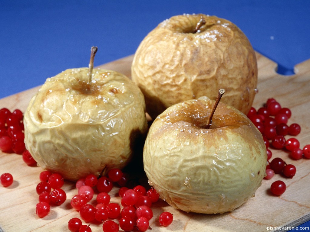 Полезные свойства и калорийность печеных яблок