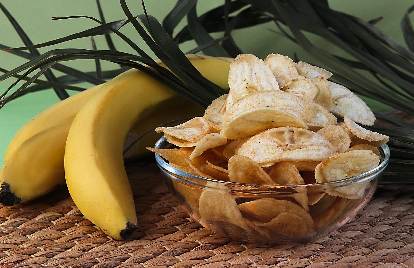 Банановые чипсы: польза и вред. польза и вред банановых чипсов, калорийность
