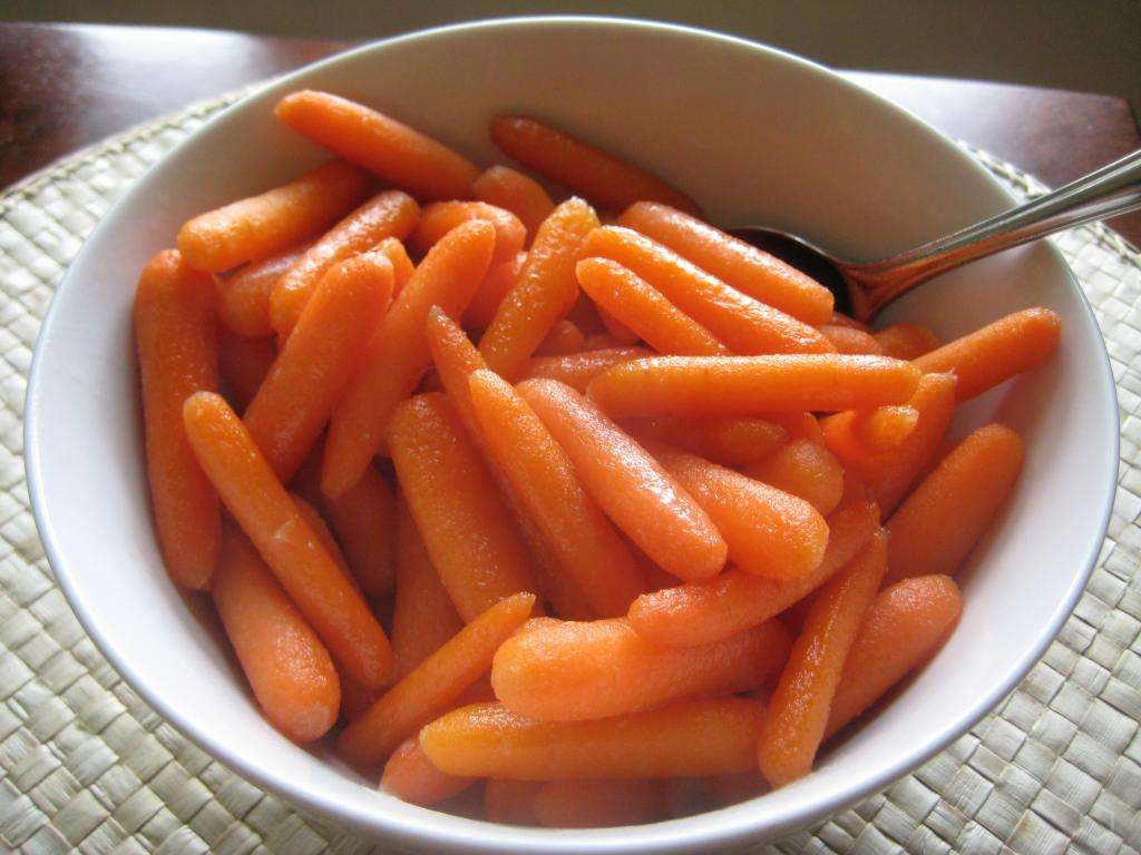 Сколько калорий в одной морковке. калорийность сырой моркови. сколько калорий в свежем овоще