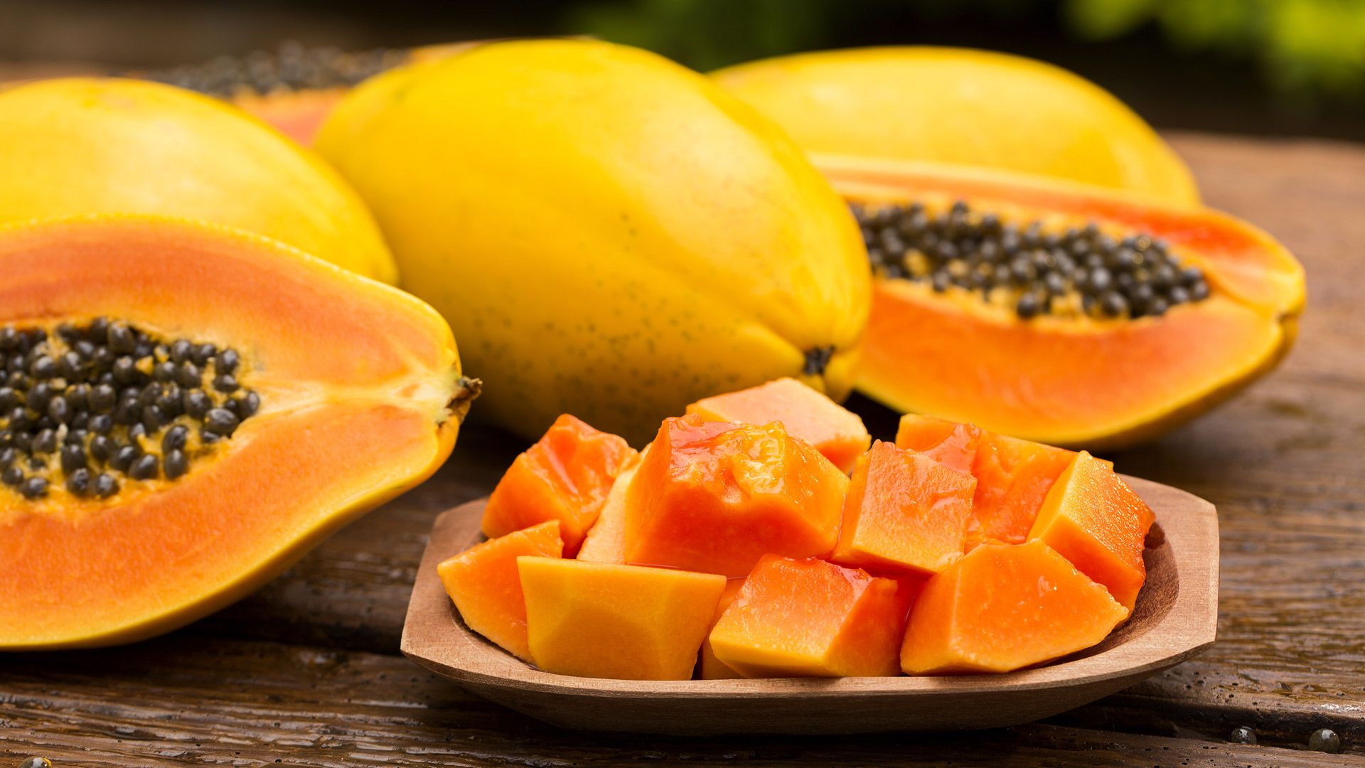 Папайя - полезные свойства и противопоказания, состав, калорийность. как едят папайю? выращивание папайи в домашних условиях