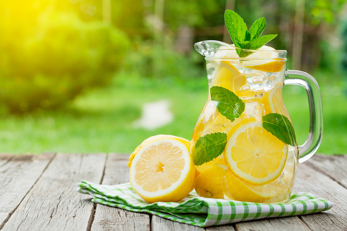 Лимонад из лимонов: польза, вред, рецепты приготовления