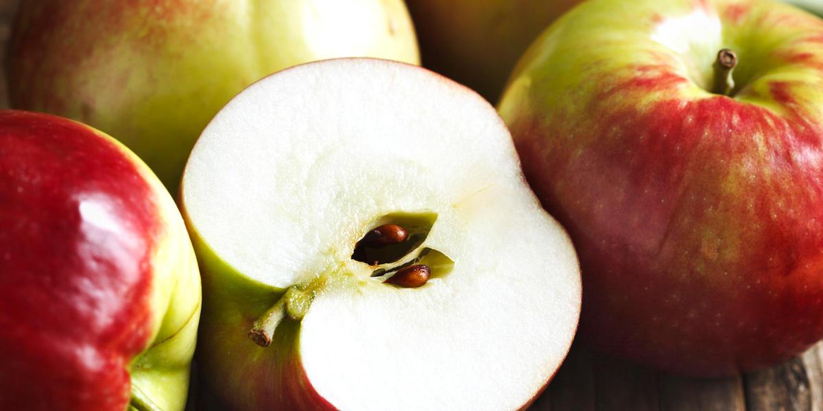 Какие витамины и яд содержат косточки яблок, можно ли употреблять в пищу, польза для здоровья