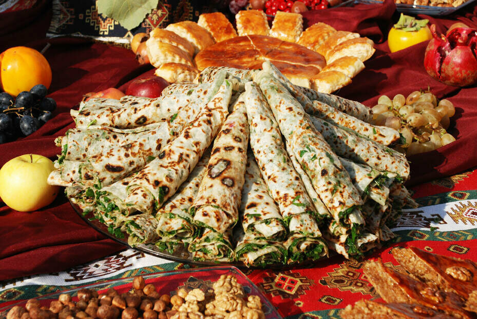 Описание традиционных продуктов и еды Армении, а также полезные и опасные свойства армянской кухни и красочные фотографии блюд