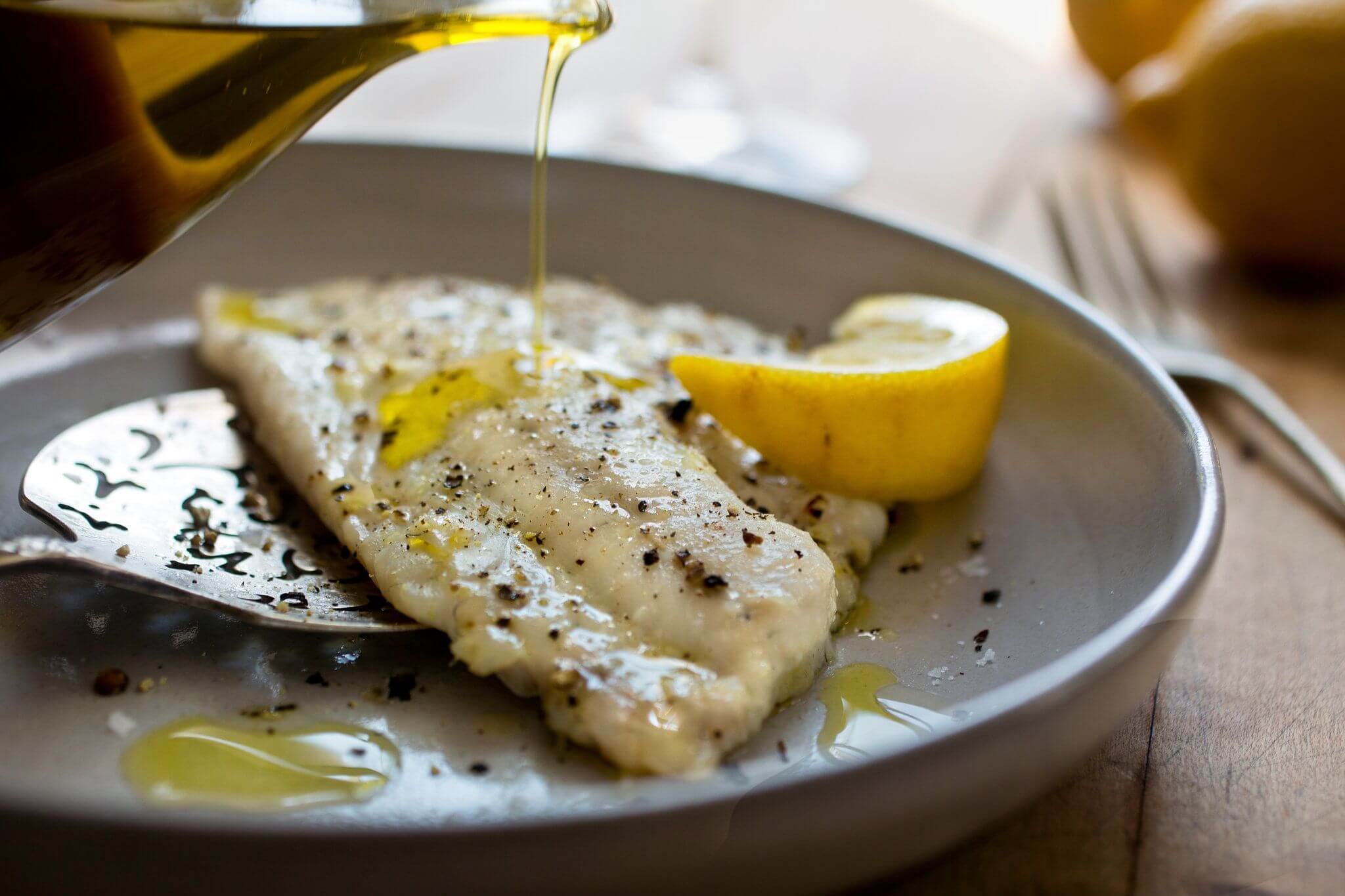 Как приготовить вкусные блюда из рыбы морской язык в духовке или на сковороде