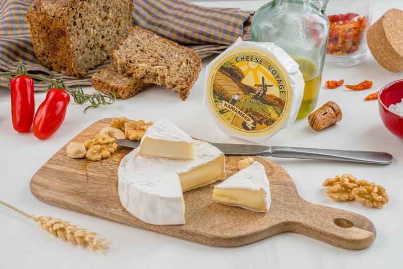 Сыр с плесенью камамбер: полезные свойства, калорийность и рецепт приготовления