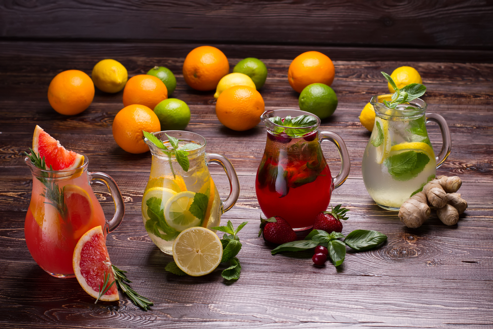 Лимонный сок - как правильно приготовить свежевыжатый в домашних условиях и действие на организм человека