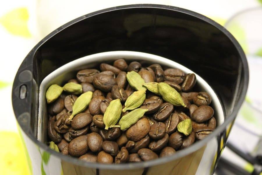 Кофе с кардамоном: рецепт и полезные свойства