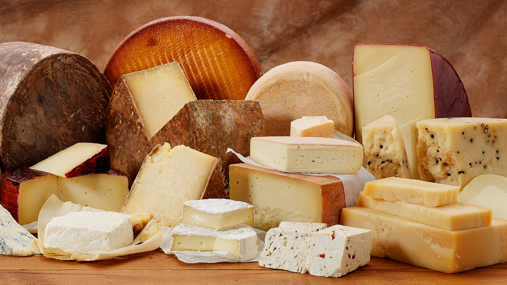 Калорийность сыра (таблица) на 100 грамм продукта - food-wiki.ru