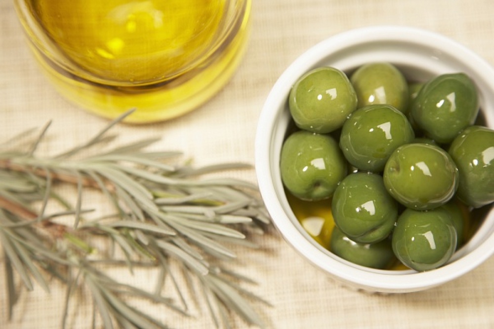 Маслины польза и вред для организма консервированные. Оливки большие. Оливки и маслины для беременных. Маринованные оливки. Оливки большие зеленые.