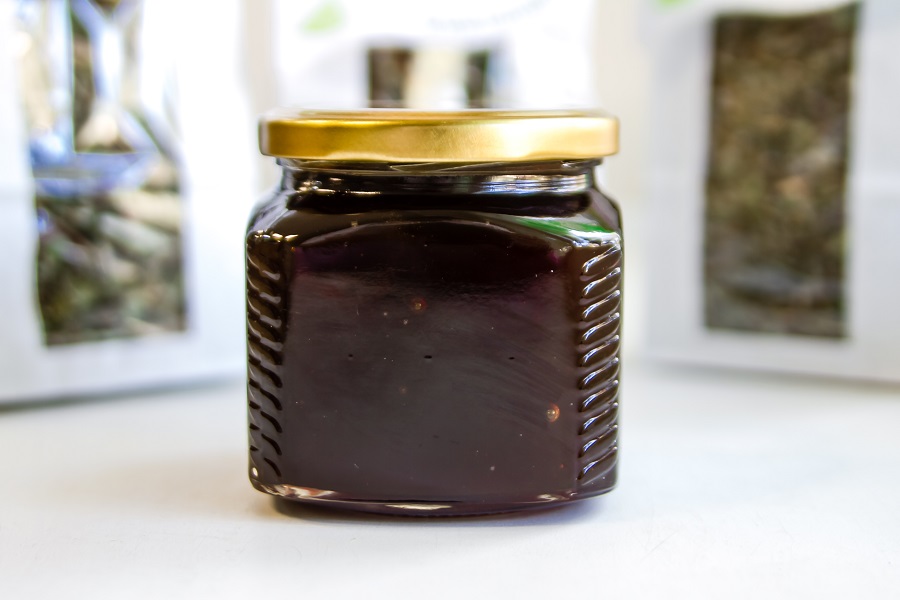 Чернокленовый мед: полезные свойства, из чего делают, противопоказания и отзывы